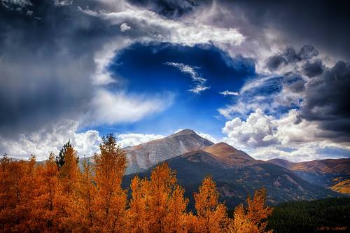 autumn mountains cloud sky by Lars